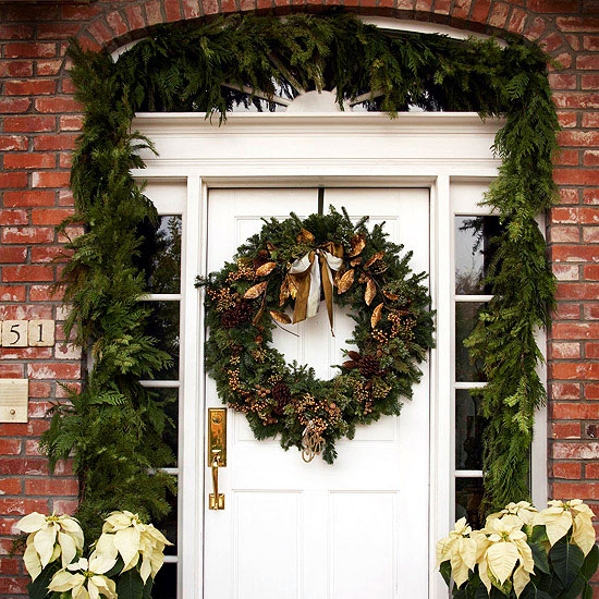 Украшение двери на Рождество